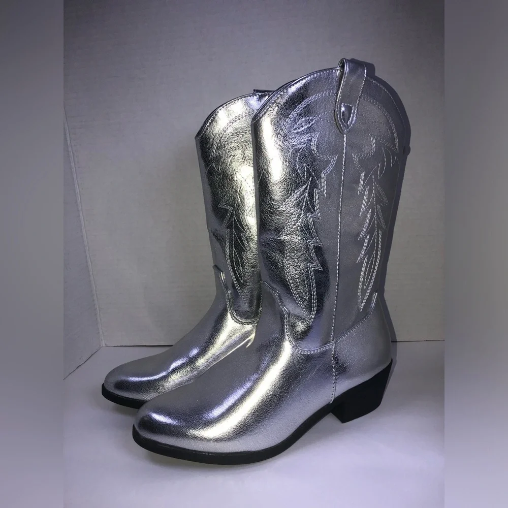 Steve Madden Silver Metallic Western Boots NWOT size 4